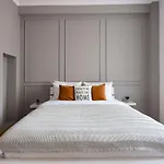 Stylish & Spacious Apartment Near The Old Town - A Touch Of History, A Dash Of Modernity